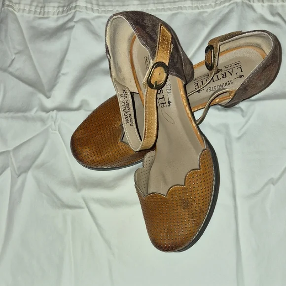 L'ARTISTE Brown Perforated Scallop Ankle-Strap Heels - Picture 2 of 7